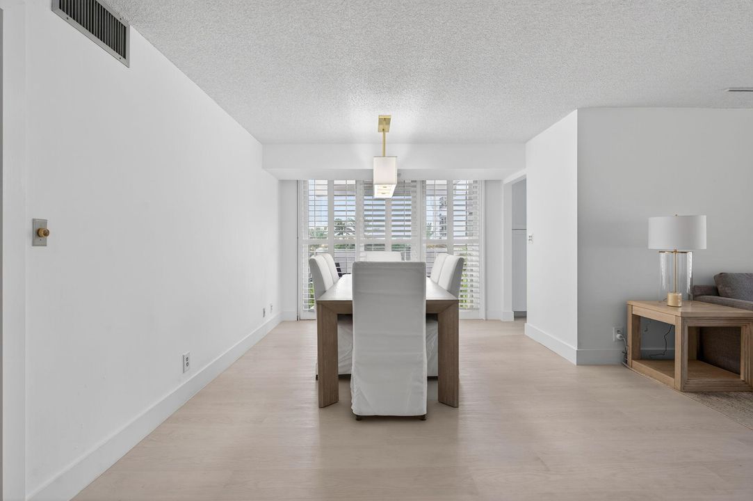 En Venta: $659,000 (2 camas, 2 baños, 1570 Pies cuadrados)