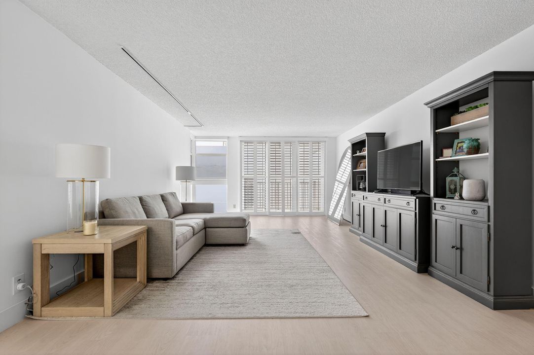 En Venta: $659,000 (2 camas, 2 baños, 1570 Pies cuadrados)