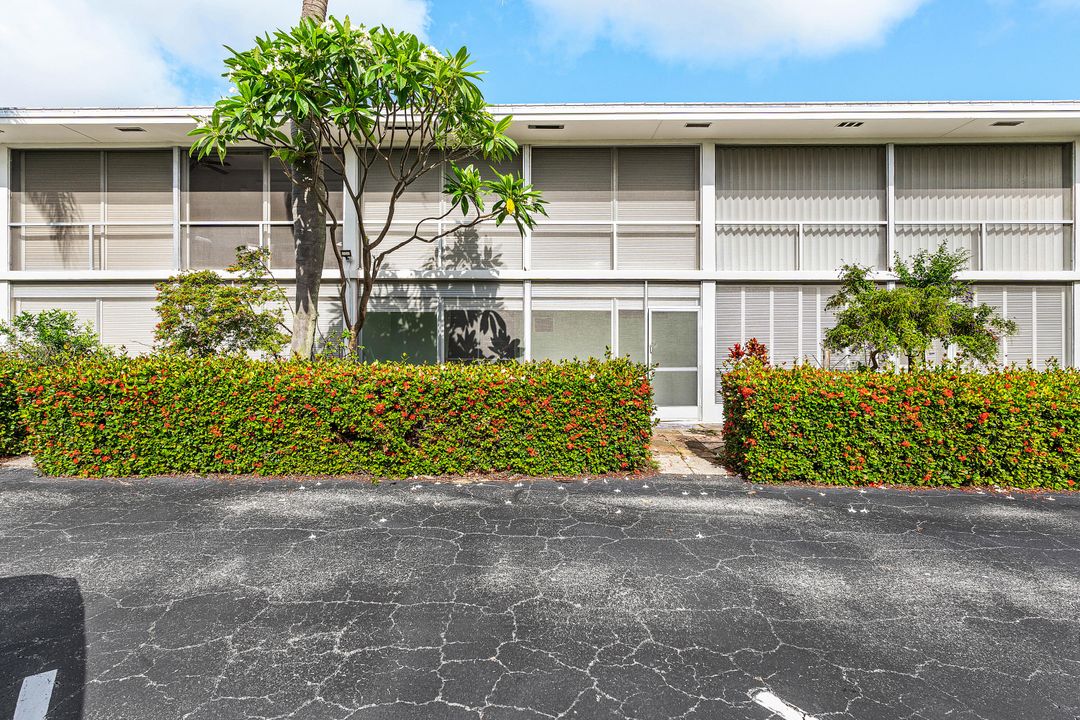 待售: $99,900 (1 贝兹, 1 浴室, 754 平方英尺)