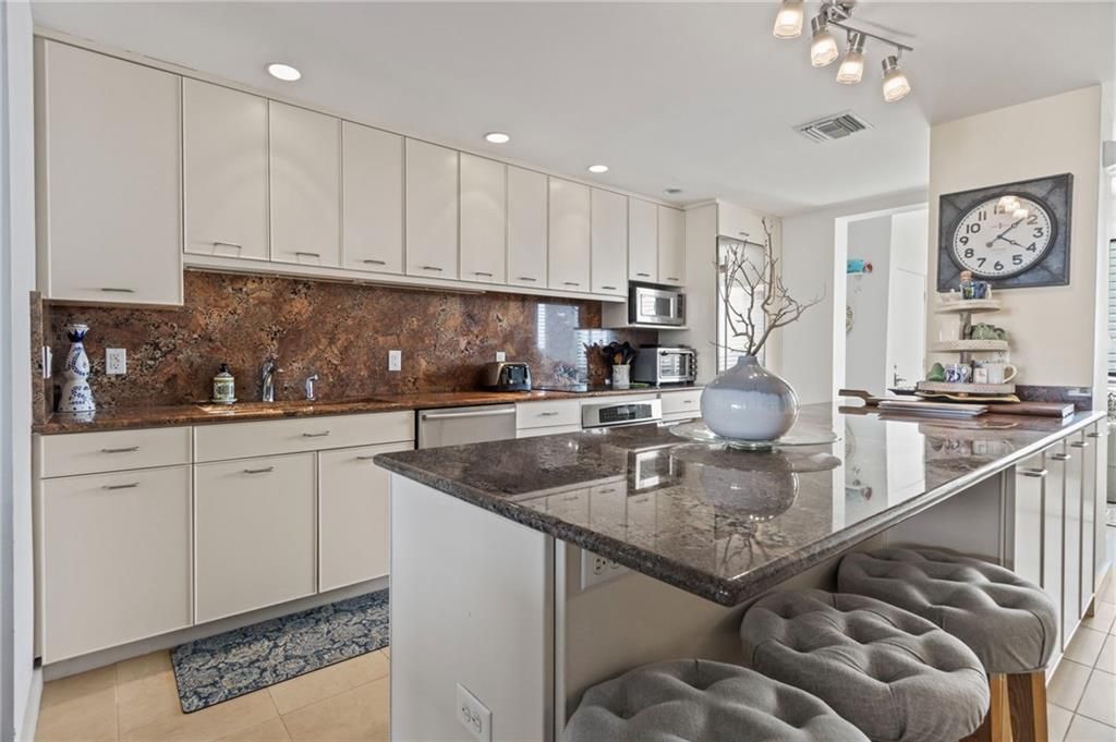 For Rent: $8,500 (2 beds, 2 baths, 1600 Square Feet)