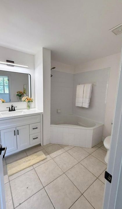 合同活跃: $2,350 (3 贝兹, 2 浴室, 1200 平方英尺)