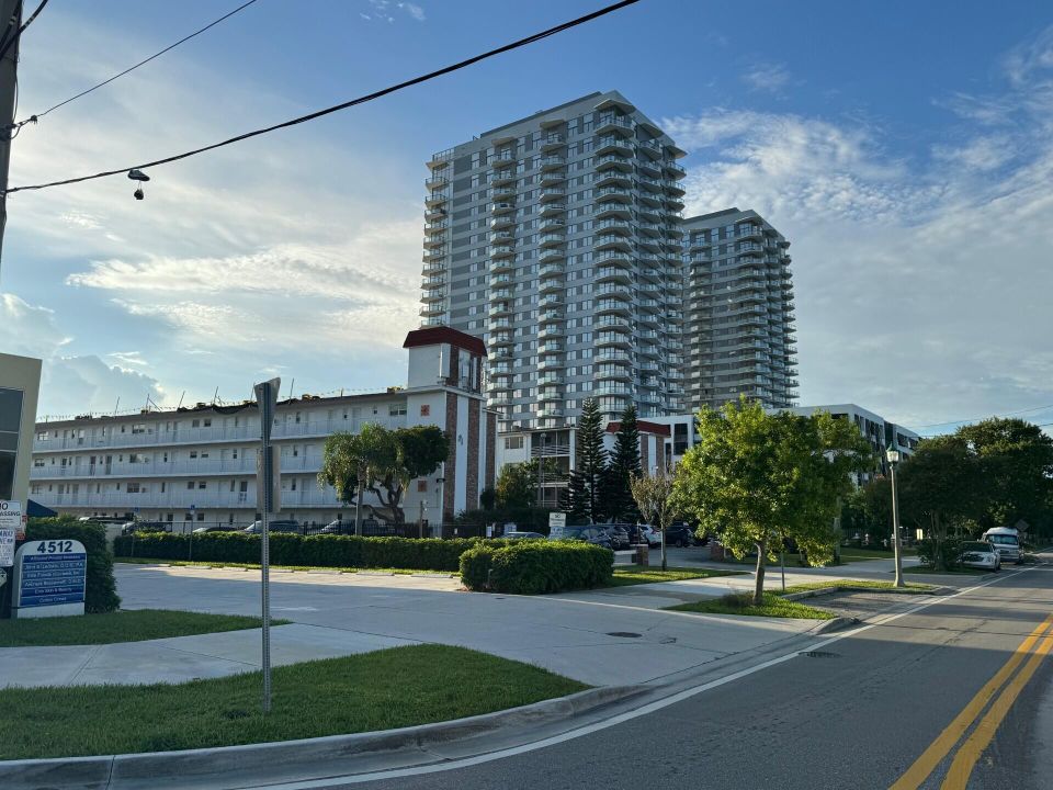 Activo con contrato: $1,950 (2 camas, 2 baños, 948 Pies cuadrados)