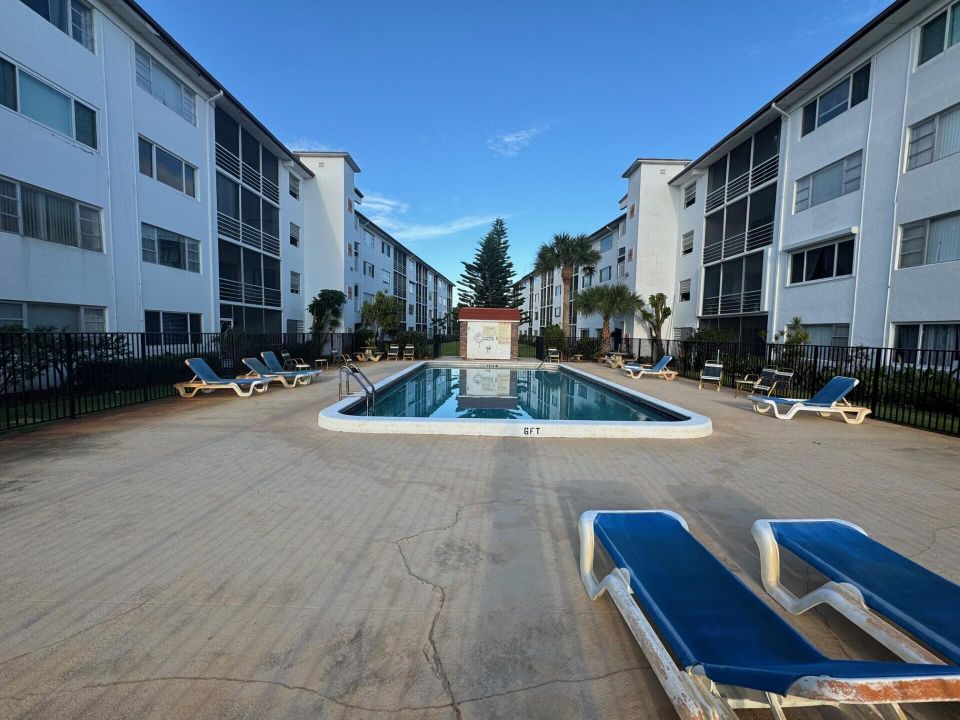 Activo con contrato: $1,950 (2 camas, 2 baños, 948 Pies cuadrados)