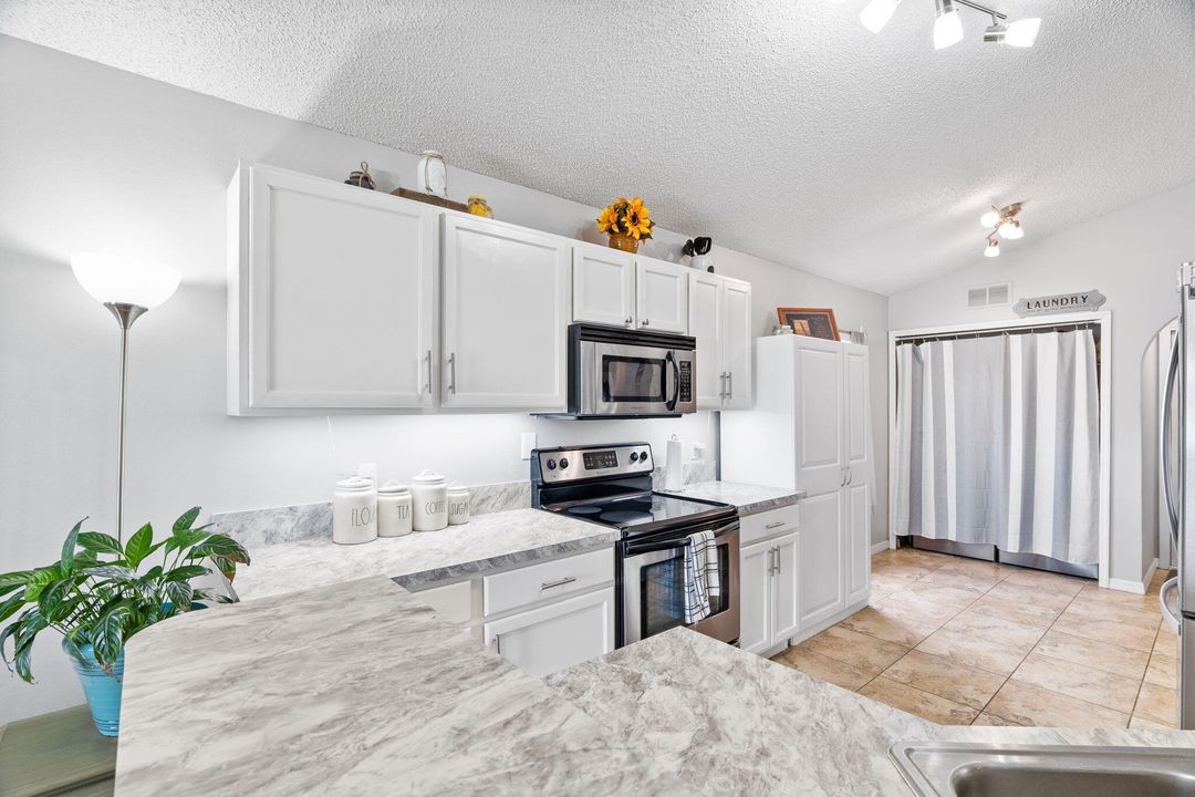 For Sale: $315,000 (3 beds, 2 baths, 1620 Square Feet)