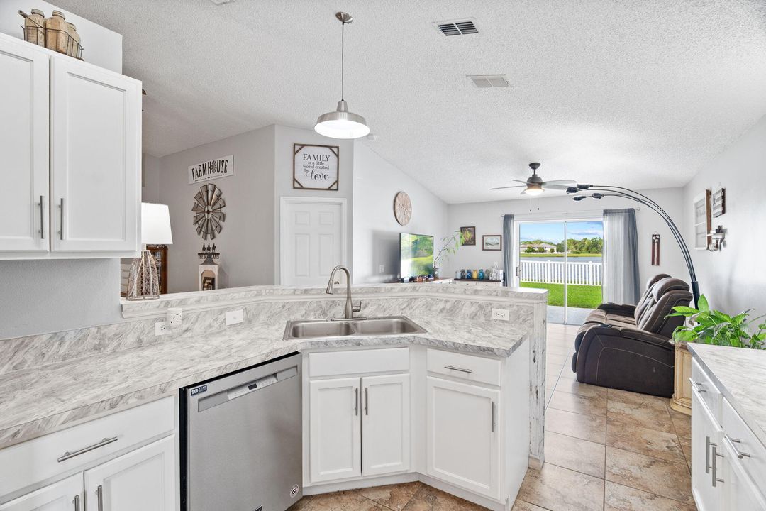 For Sale: $315,000 (3 beds, 2 baths, 1620 Square Feet)