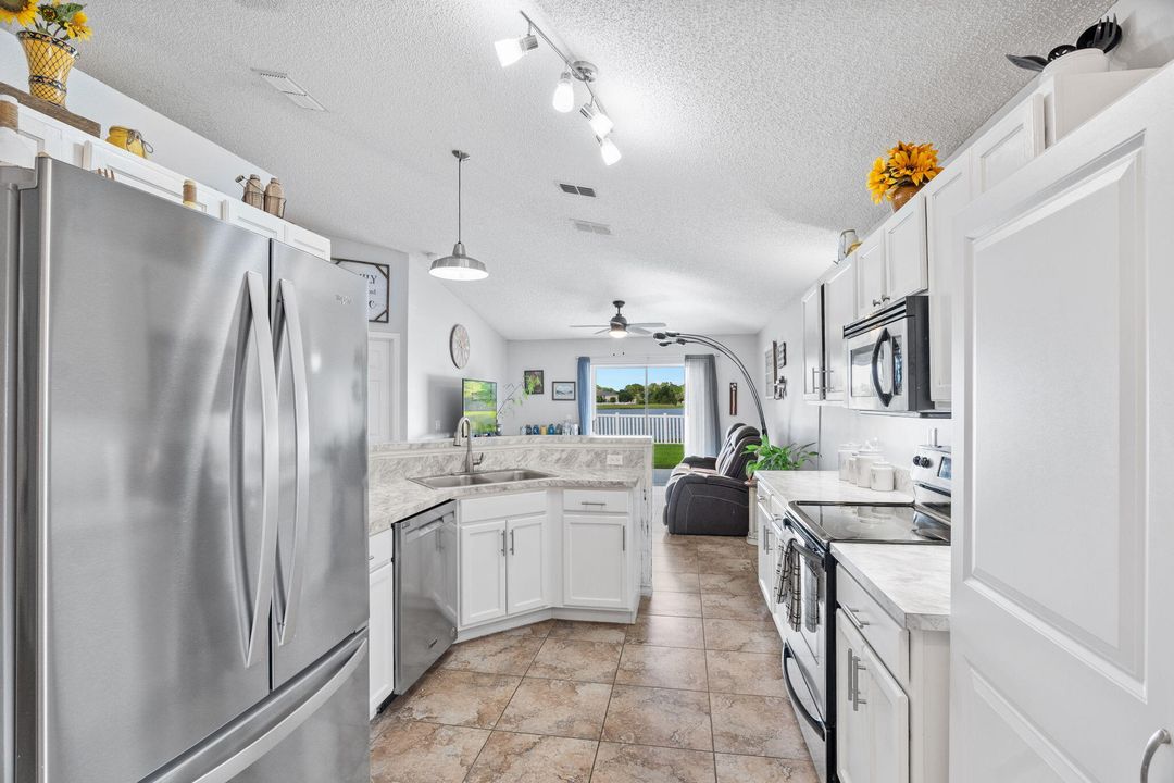 For Sale: $315,000 (3 beds, 2 baths, 1620 Square Feet)