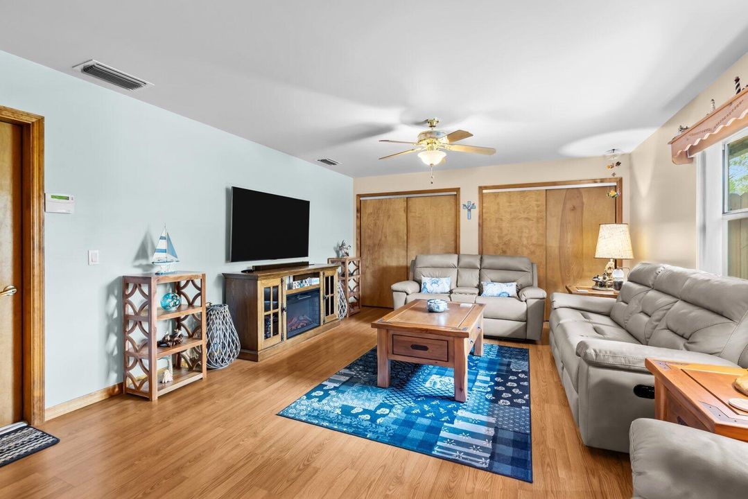 На продажу: $790,000 (3 спален, 2 ванн, 1854 Квадратных фут)