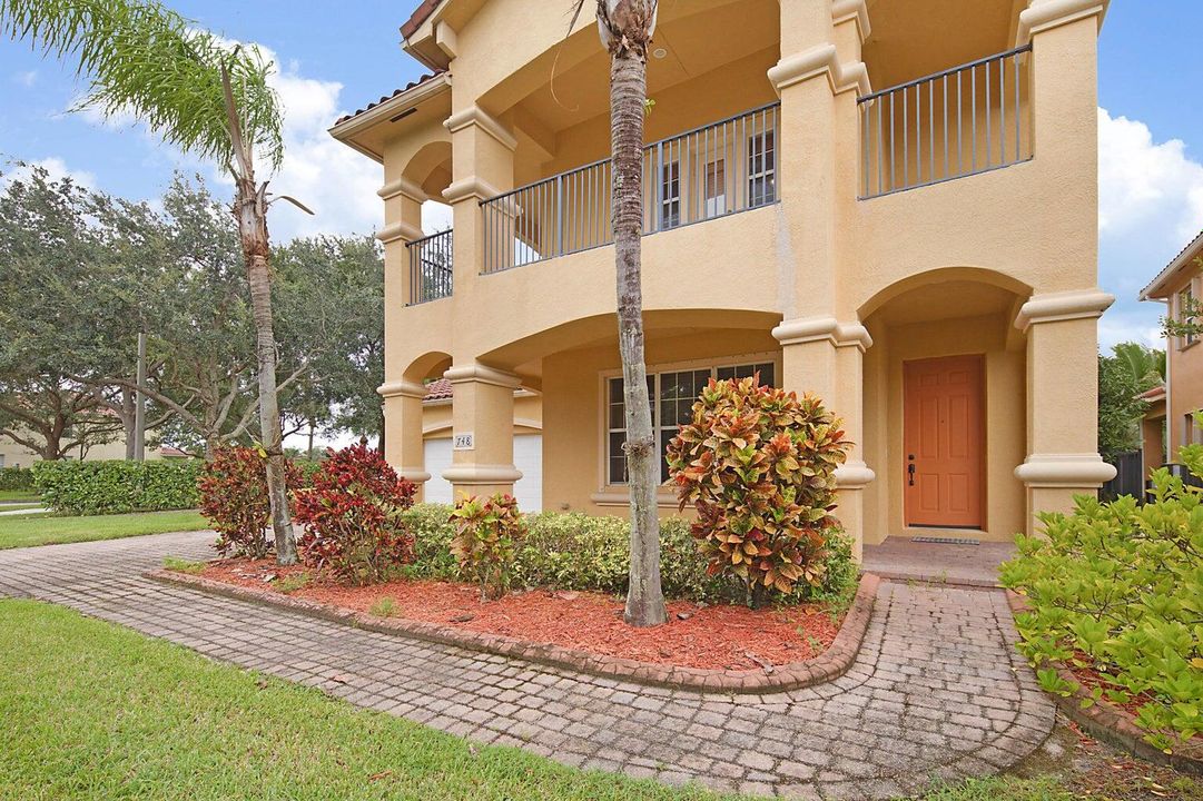 For Rent: $4,600 (5 beds, 3 baths, 3200 Square Feet)