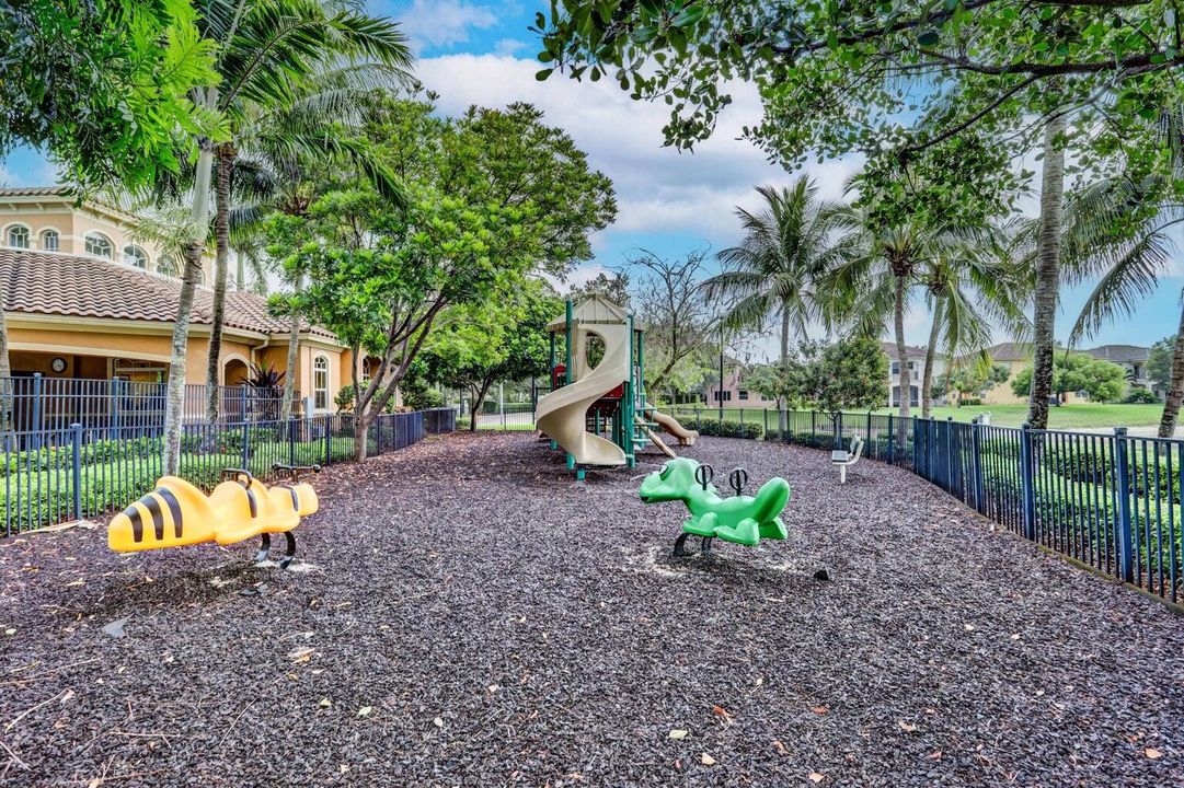 For Rent: $4,600 (5 beds, 3 baths, 3200 Square Feet)