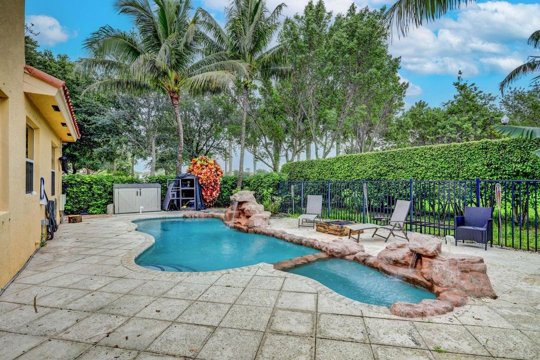 For Rent: $4,600 (5 beds, 3 baths, 3200 Square Feet)