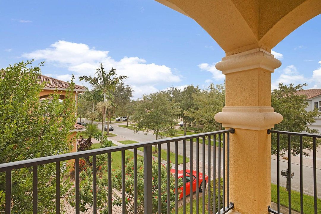 For Rent: $4,600 (5 beds, 3 baths, 3200 Square Feet)