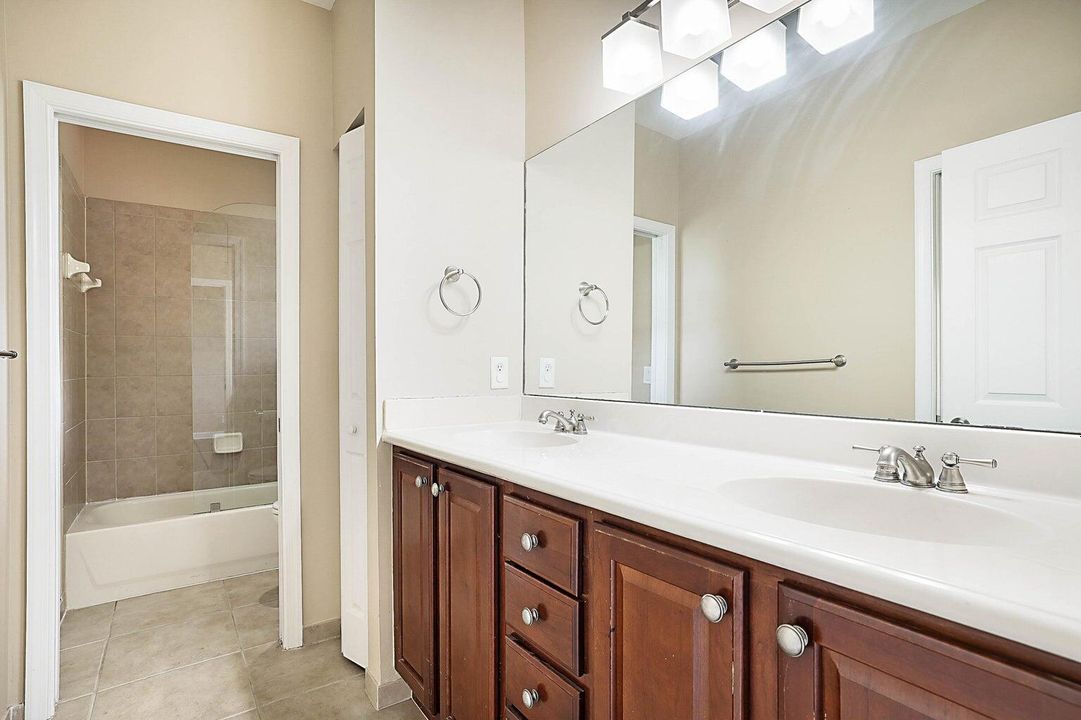 For Rent: $4,600 (5 beds, 3 baths, 3200 Square Feet)