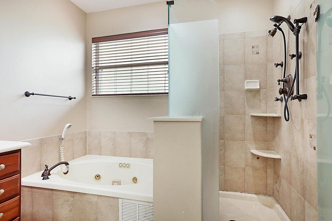 For Rent: $4,600 (5 beds, 3 baths, 3200 Square Feet)