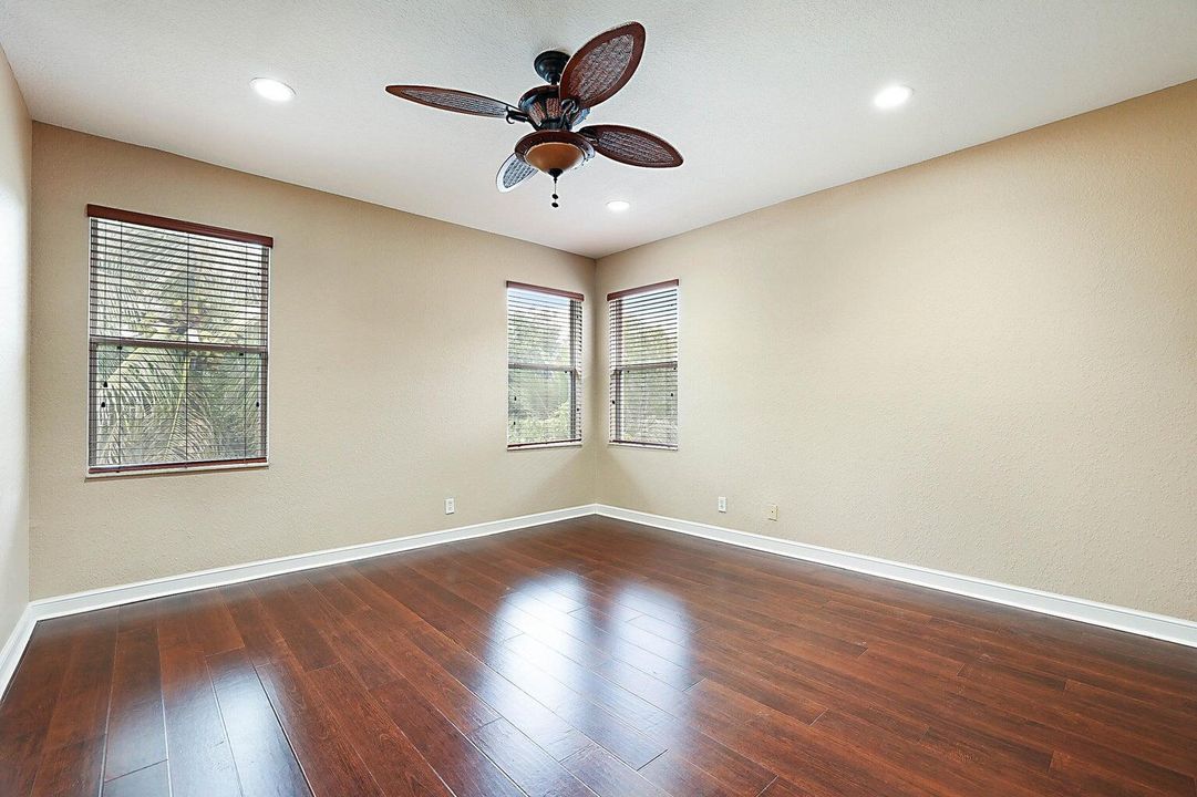 For Rent: $4,600 (5 beds, 3 baths, 3200 Square Feet)