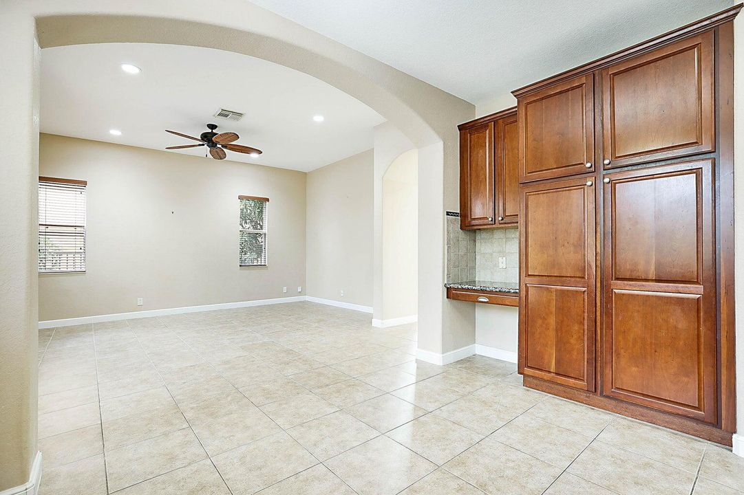 For Rent: $4,600 (5 beds, 3 baths, 3200 Square Feet)