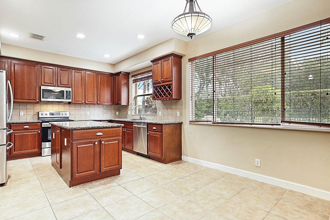 For Rent: $4,600 (5 beds, 3 baths, 3200 Square Feet)