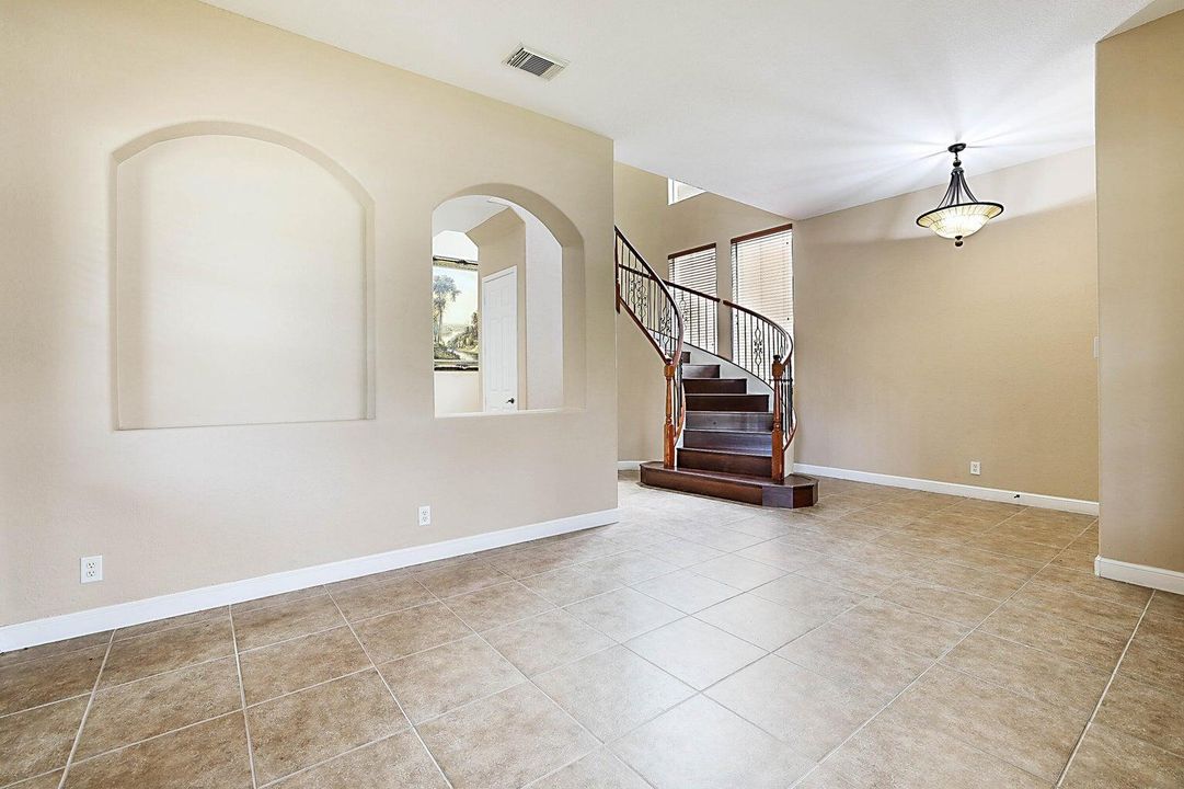 For Rent: $4,600 (5 beds, 3 baths, 3200 Square Feet)