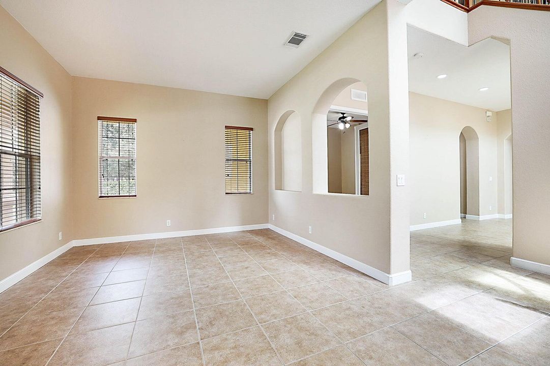 For Rent: $4,600 (5 beds, 3 baths, 3200 Square Feet)