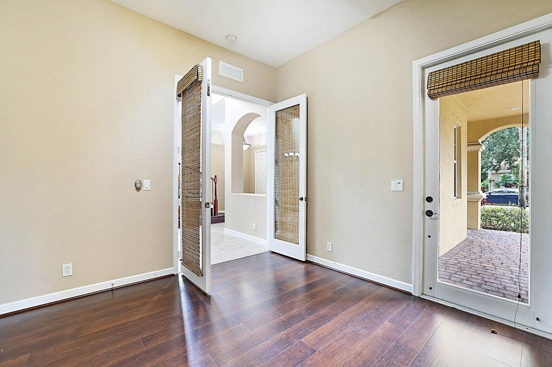 For Rent: $4,600 (5 beds, 3 baths, 3200 Square Feet)