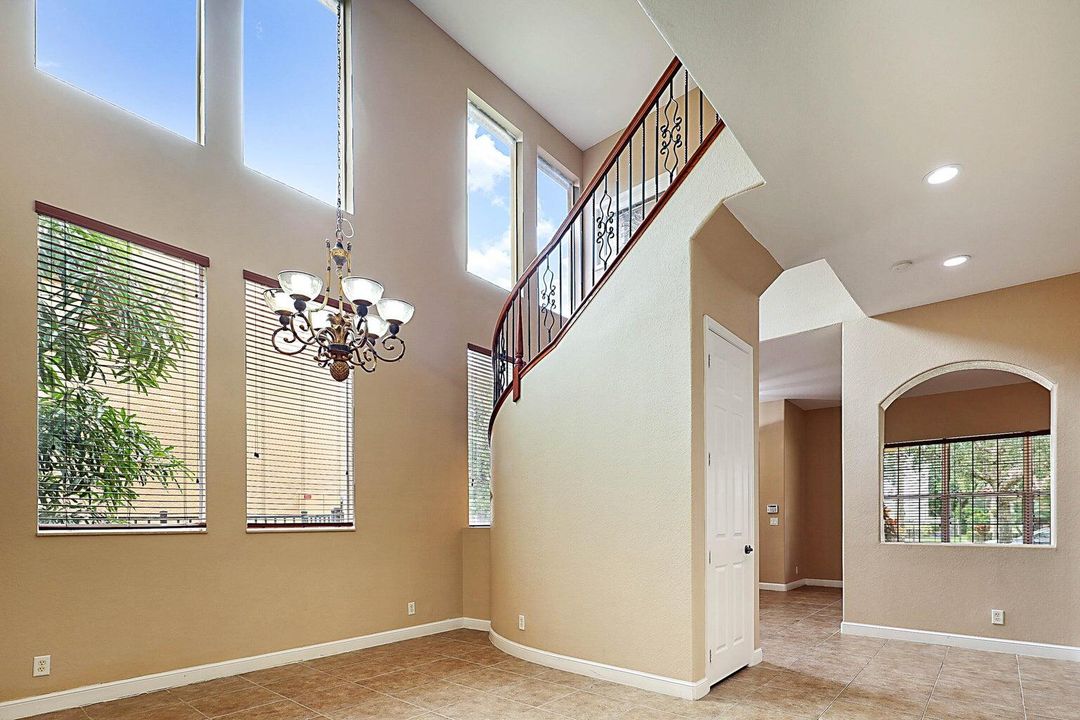 For Rent: $4,600 (5 beds, 3 baths, 3200 Square Feet)