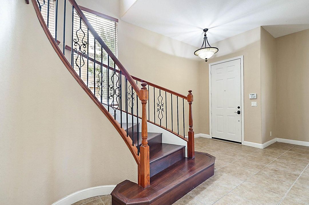 For Rent: $4,600 (5 beds, 3 baths, 3200 Square Feet)