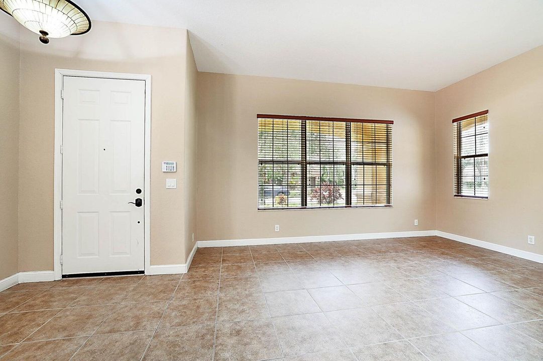 For Rent: $4,600 (5 beds, 3 baths, 3200 Square Feet)