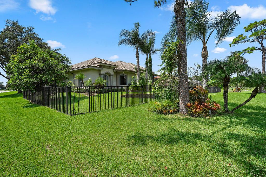 En Venta: $975,000 (3 camas, 3 baños, 3631 Pies cuadrados)