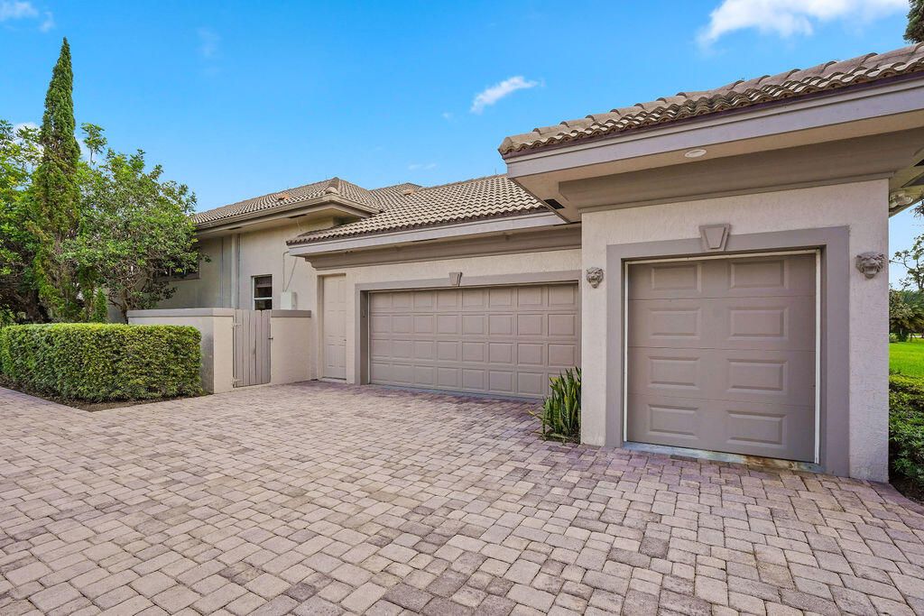 En Venta: $975,000 (3 camas, 3 baños, 3631 Pies cuadrados)