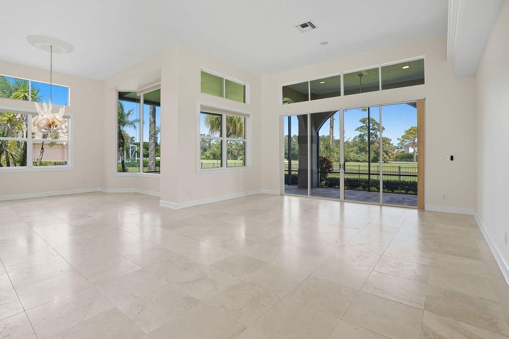 En Venta: $975,000 (3 camas, 3 baños, 3631 Pies cuadrados)