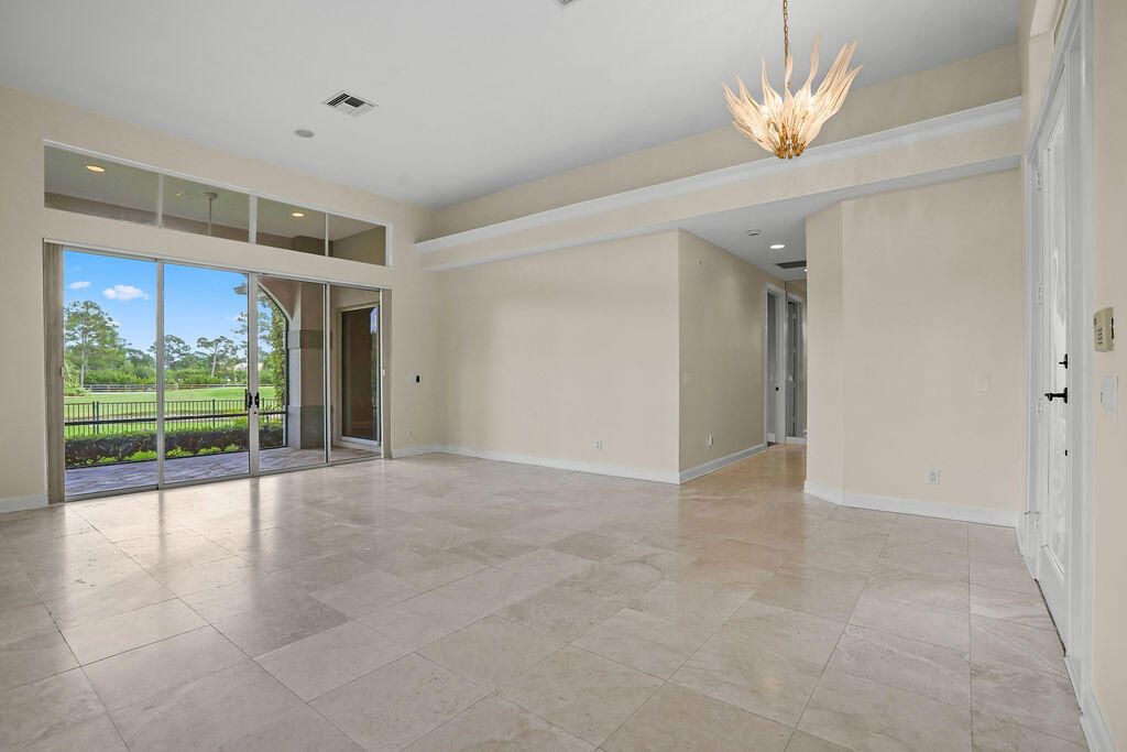 En Venta: $975,000 (3 camas, 3 baños, 3631 Pies cuadrados)