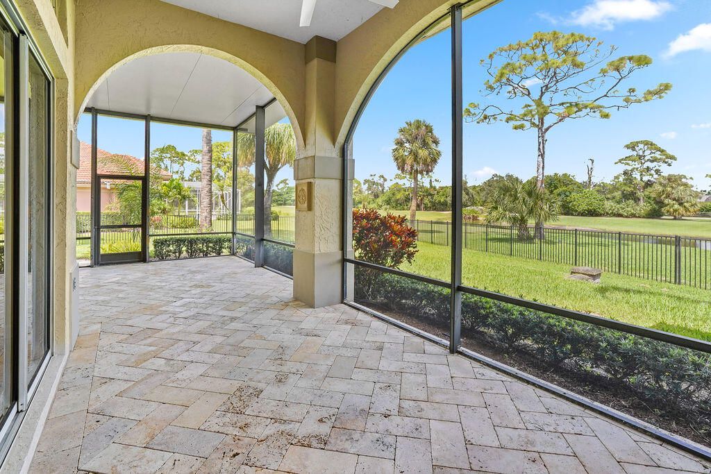 En Venta: $975,000 (3 camas, 3 baños, 3631 Pies cuadrados)