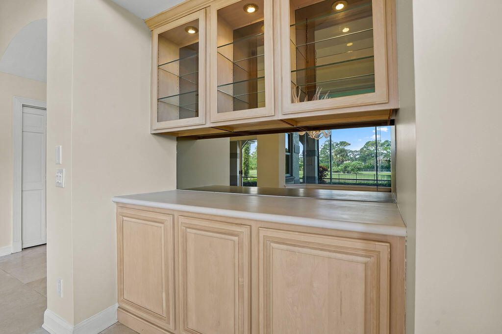 En Venta: $975,000 (3 camas, 3 baños, 3631 Pies cuadrados)