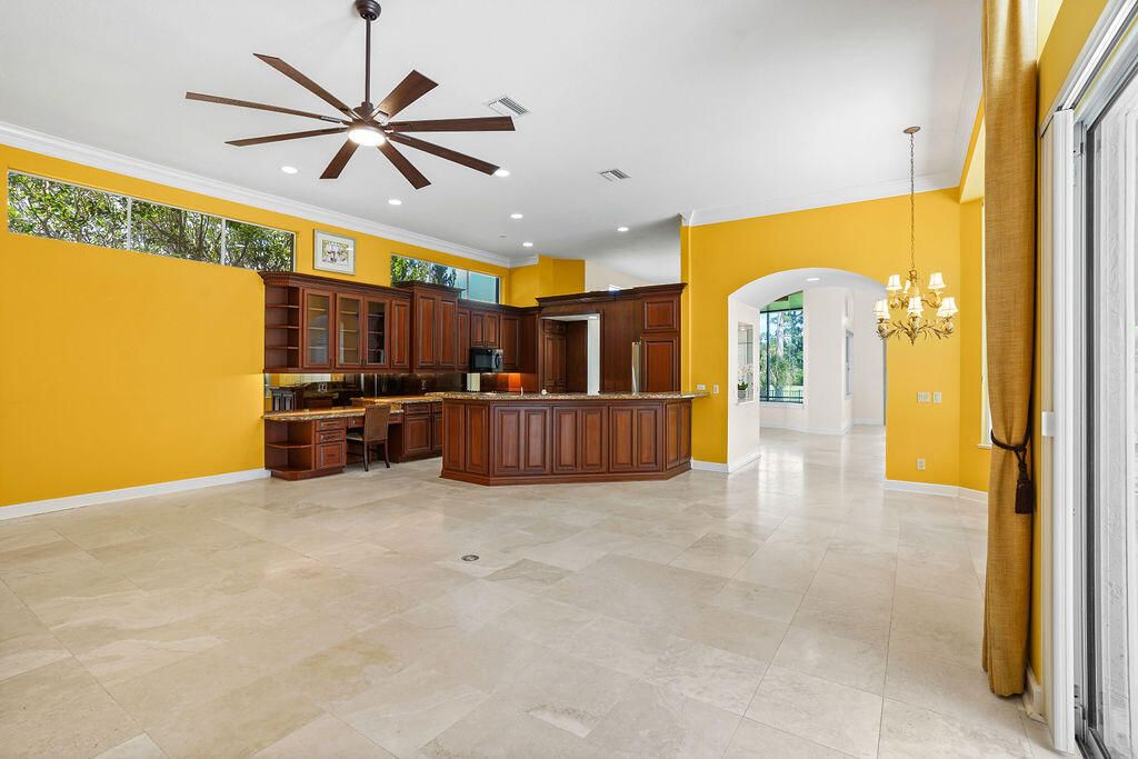 En Venta: $975,000 (3 camas, 3 baños, 3631 Pies cuadrados)