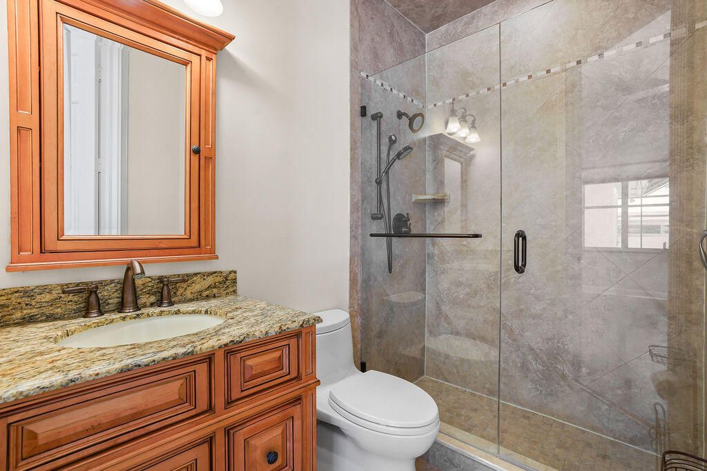 En Venta: $975,000 (3 camas, 3 baños, 3631 Pies cuadrados)