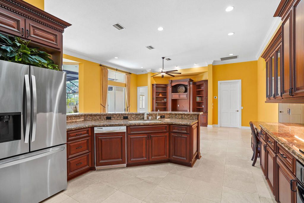 En Venta: $975,000 (3 camas, 3 baños, 3631 Pies cuadrados)