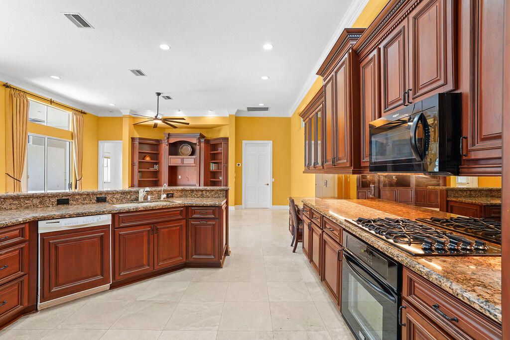 En Venta: $975,000 (3 camas, 3 baños, 3631 Pies cuadrados)