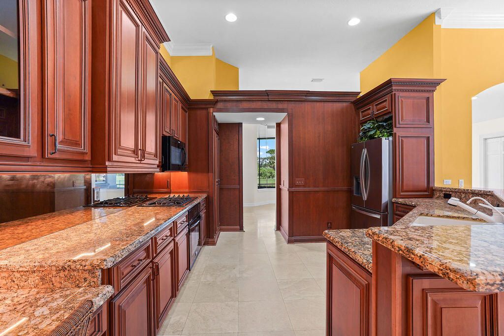 En Venta: $975,000 (3 camas, 3 baños, 3631 Pies cuadrados)