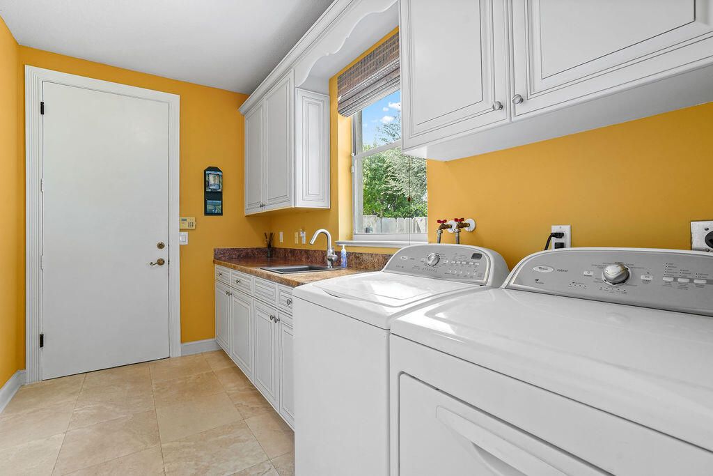 En Venta: $975,000 (3 camas, 3 baños, 3631 Pies cuadrados)