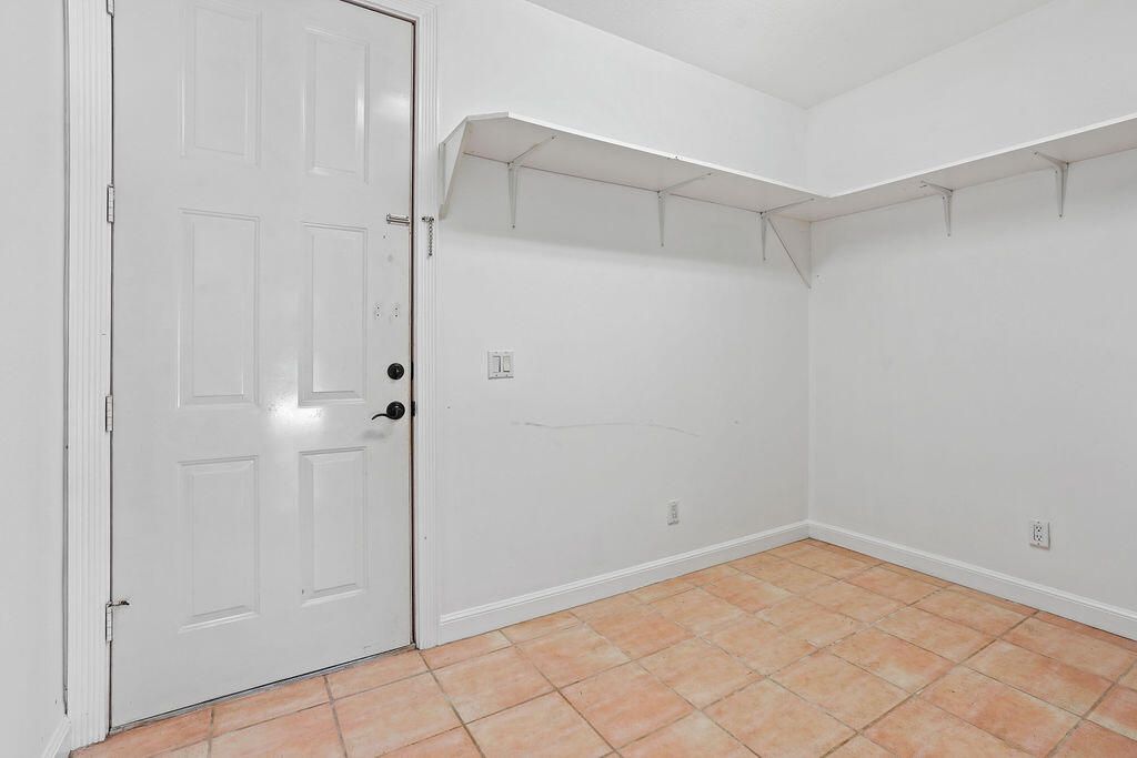 En Venta: $975,000 (3 camas, 3 baños, 3631 Pies cuadrados)