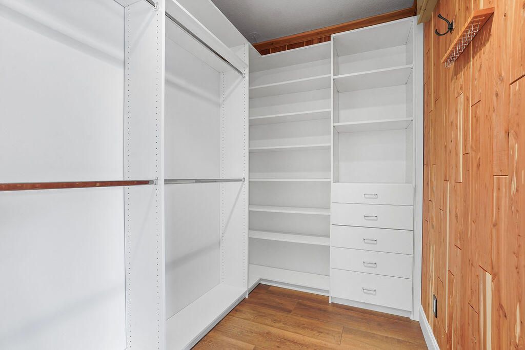 En Venta: $975,000 (3 camas, 3 baños, 3631 Pies cuadrados)