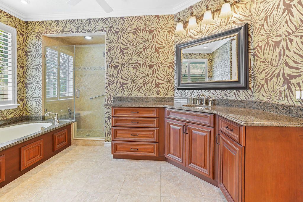 En Venta: $975,000 (3 camas, 3 baños, 3631 Pies cuadrados)