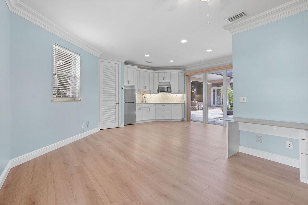 En Venta: $975,000 (3 camas, 3 baños, 3631 Pies cuadrados)