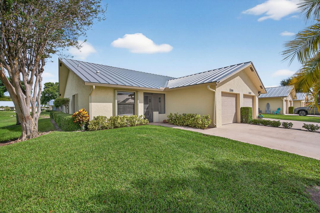 Под контрактом: $350,000 (2 спален, 2 ванн, 1306 Квадратных фут)