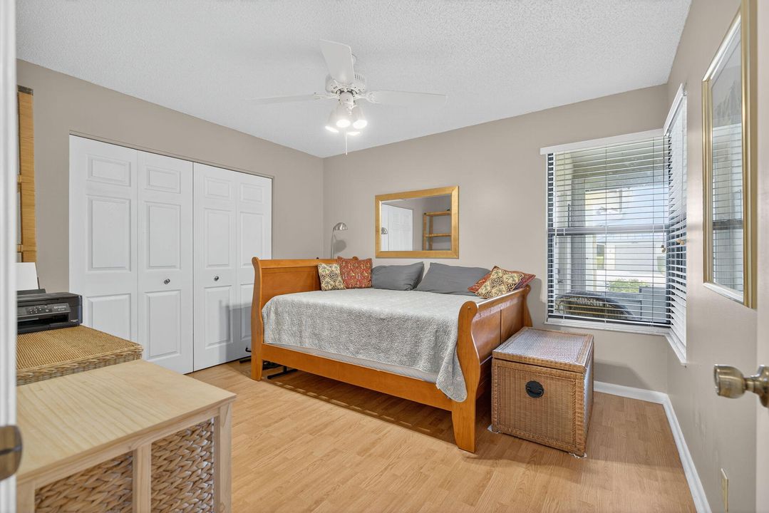 Под контрактом: $350,000 (2 спален, 2 ванн, 1306 Квадратных фут)