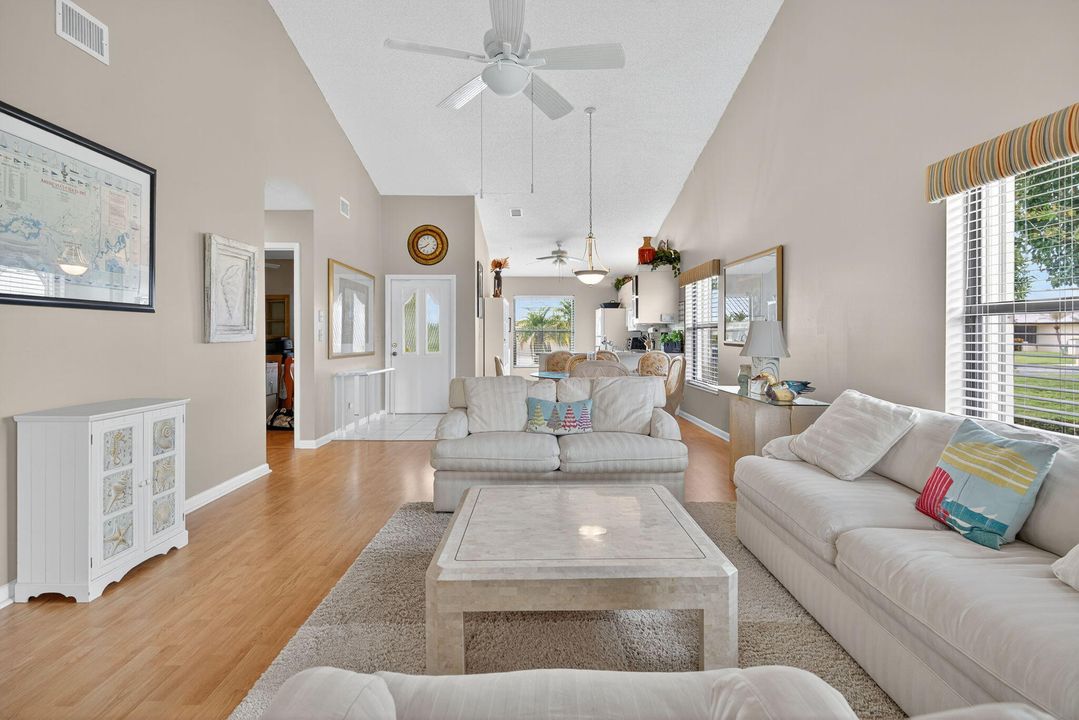 Под контрактом: $350,000 (2 спален, 2 ванн, 1306 Квадратных фут)