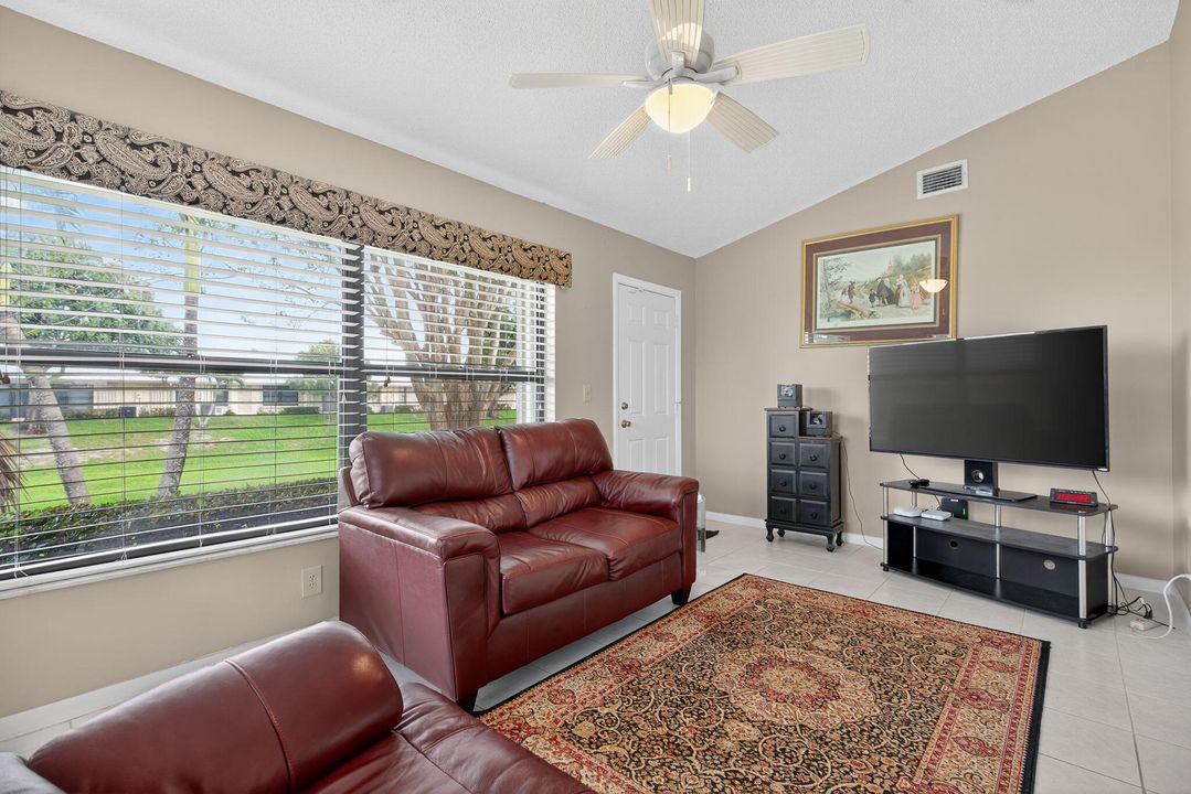 Под контрактом: $350,000 (2 спален, 2 ванн, 1306 Квадратных фут)