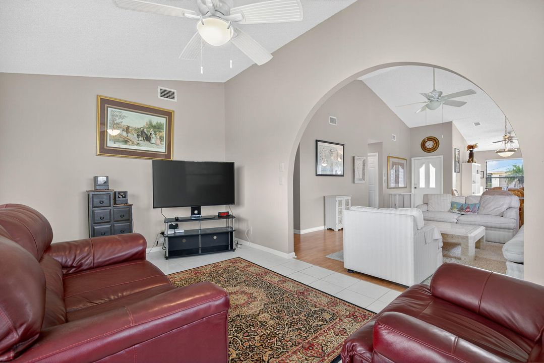 Под контрактом: $350,000 (2 спален, 2 ванн, 1306 Квадратных фут)