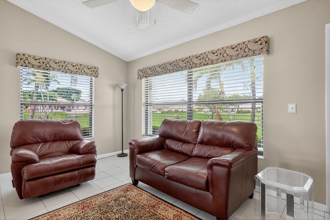 Под контрактом: $350,000 (2 спален, 2 ванн, 1306 Квадратных фут)