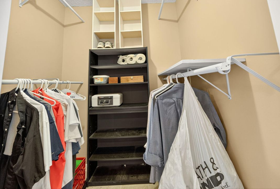 Под контрактом: $350,000 (2 спален, 2 ванн, 1306 Квадратных фут)