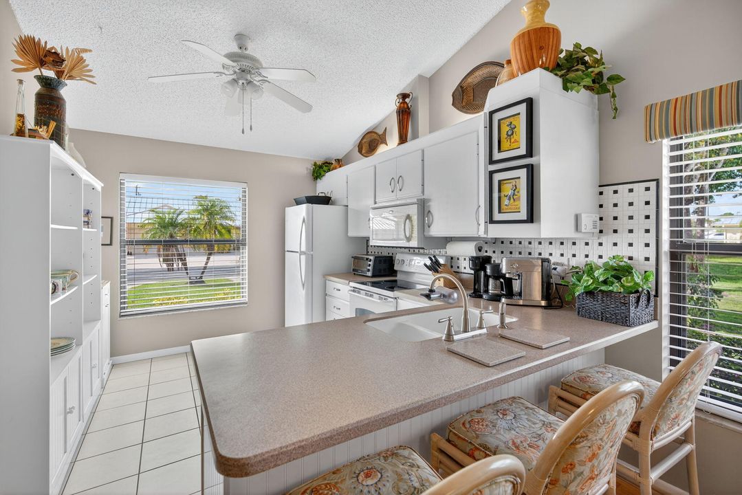 Под контрактом: $350,000 (2 спален, 2 ванн, 1306 Квадратных фут)